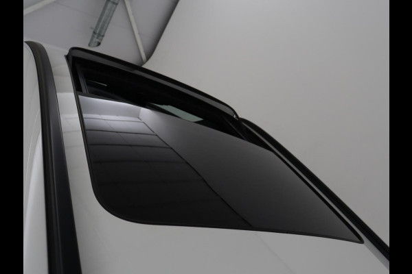 BMW 5 Serie Touring 530e xDrive M Sport | SOH 89,9% | Panoramadak | Head-Up | Full LED | Trekhaak | Carplay | Bluetooth | Navigatie | Sfeerverlichting | Stoelverwarming | Achteruitrij camera | Adaptive cruise control | Climate control