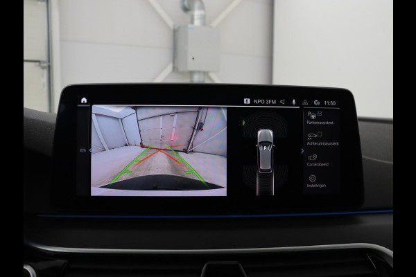 BMW 5 Serie Touring 530e xDrive M Sport | SOH 89,9% | Panoramadak | Head-Up | Full LED | Trekhaak | Carplay | Bluetooth | Navigatie | Sfeerverlichting | Stoelverwarming | Achteruitrij camera | Adaptive cruise control | Climate control