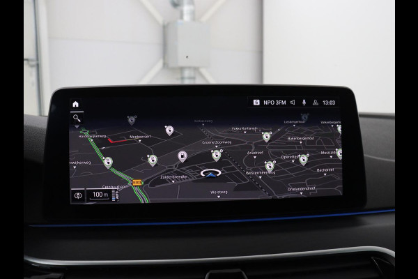 BMW 5 Serie Touring 530e xDrive M Sport | SOH 89,9% | Panoramadak | Head-Up | Full LED | Trekhaak | Carplay | Bluetooth | Navigatie | Sfeerverlichting | Stoelverwarming | Achteruitrij camera | Adaptive cruise control | Climate control