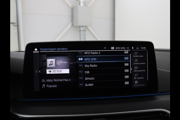 BMW 5 Serie Touring 530e xDrive M Sport | SOH 89,9% | Panoramadak | Head-Up | Full LED | Trekhaak | Carplay | Bluetooth | Navigatie | Sfeerverlichting | Stoelverwarming | Achteruitrij camera | Adaptive cruise control | Climate control