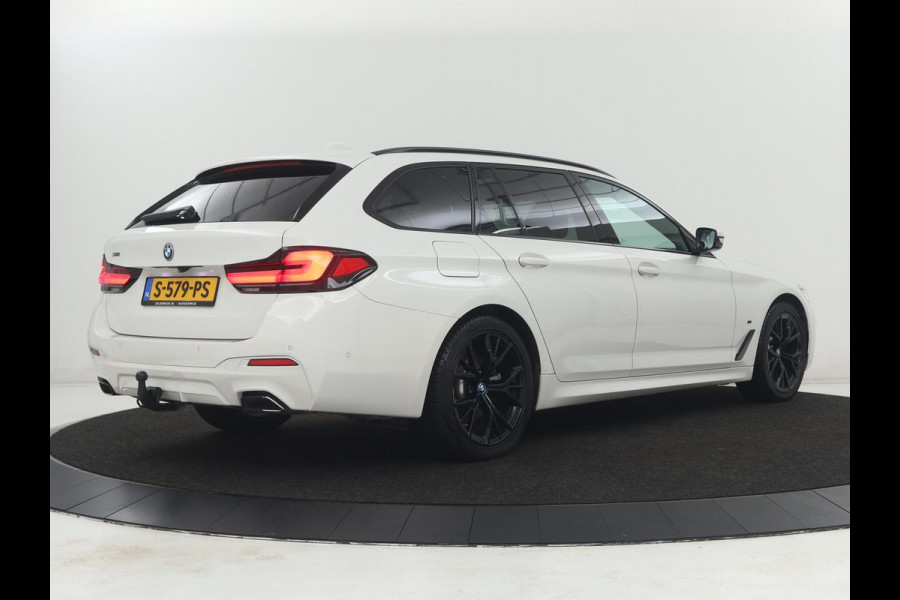 BMW 5 Serie Touring 530e xDrive M Sport | SOH 89,9% | Panoramadak | Head-Up | Full LED | Trekhaak | Carplay | Bluetooth | Navigatie | Sfeerverlichting | Stoelverwarming | Achteruitrij camera | Adaptive cruise control | Climate control