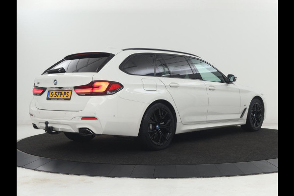 BMW 5 Serie Touring 530e xDrive M Sport | SOH 89,9% | Panoramadak | Head-Up | Full LED | Trekhaak | Carplay | Bluetooth | Navigatie | Sfeerverlichting | Stoelverwarming | Achteruitrij camera | Adaptive cruise control | Climate control