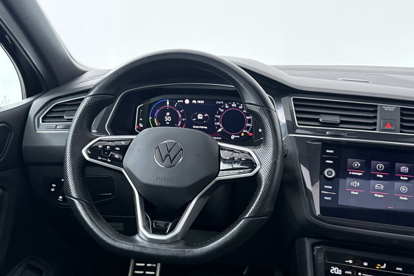 Volkswagen Tiguan 1.4 TSI eHybrid R-Line Business+ (PANORAMADAK, CAMERA, CARPLAY, ADAPTIVE CRUISE, DEALER ONDERHOUDEN)
