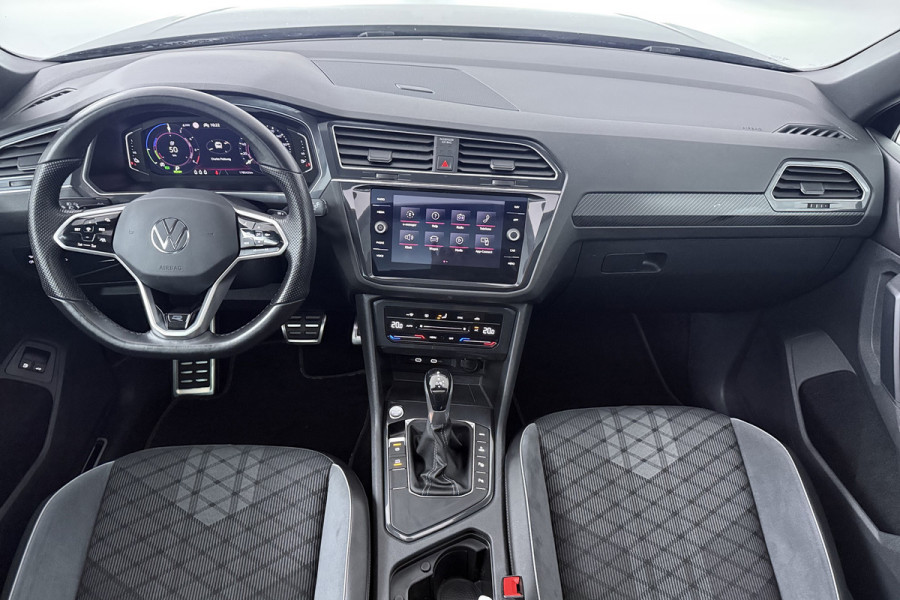 Volkswagen Tiguan 1.4 TSI eHybrid R-Line Business+ (PANORAMADAK, CAMERA, CARPLAY, ADAPTIVE CRUISE, DEALER ONDERHOUDEN)