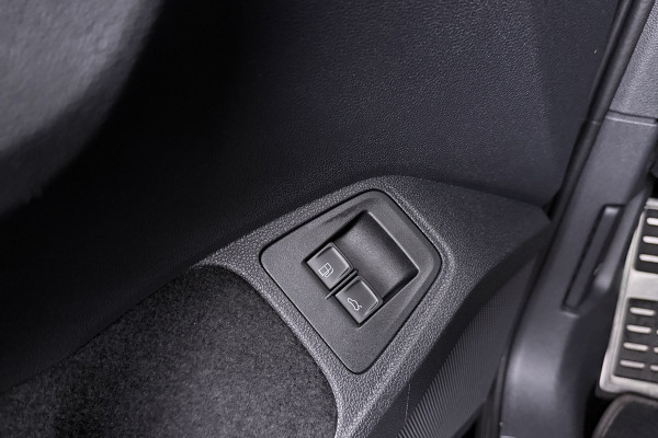 Volkswagen Tiguan 1.4 TSI eHybrid R-Line Business+ (PANORAMADAK, CAMERA, CARPLAY, ADAPTIVE CRUISE, DEALER ONDERHOUDEN)