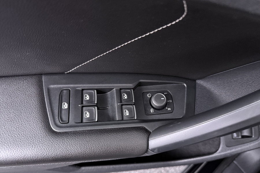 Volkswagen Tiguan 1.4 TSI eHybrid R-Line Business+ (PANORAMADAK, CAMERA, CARPLAY, ADAPTIVE CRUISE, DEALER ONDERHOUDEN)