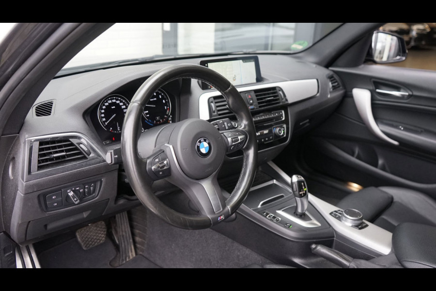 BMW 1-serie 118i M Sport Shadow Line AUTOMAAT|CRUISE|FULL LED|LEDER|NAVIGATIE|PANORAMA|STOELVERWARMING|TREKHAAK