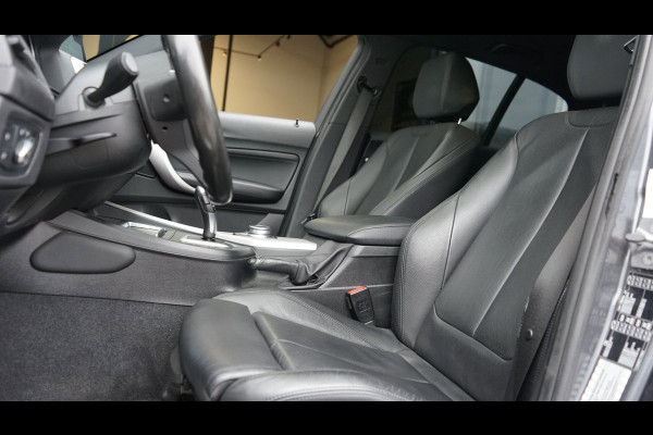 BMW 1-serie 118i M Sport Shadow Line AUTOMAAT|CRUISE|FULL LED|LEDER|NAVIGATIE|PANORAMA|STOELVERWARMING|TREKHAAK