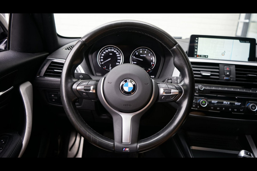 BMW 1-serie 118i M Sport Shadow Line AUTOMAAT|CRUISE|FULL LED|LEDER|NAVIGATIE|PANORAMA|STOELVERWARMING|TREKHAAK