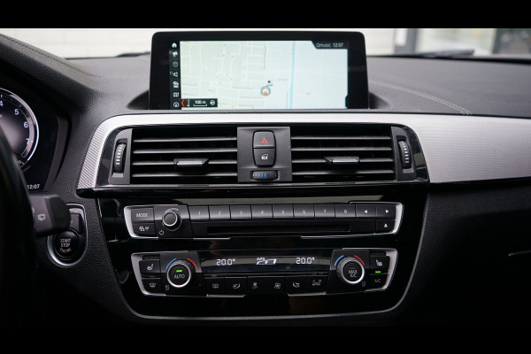 BMW 1-serie 118i M Sport Shadow Line AUTOMAAT|CRUISE|FULL LED|LEDER|NAVIGATIE|PANORAMA|STOELVERWARMING|TREKHAAK