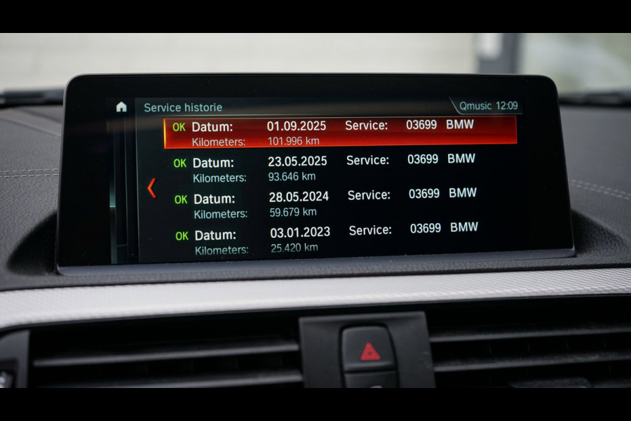 BMW 1-serie 118i M Sport Shadow Line AUTOMAAT|CRUISE|FULL LED|LEDER|NAVIGATIE|PANORAMA|STOELVERWARMING|TREKHAAK