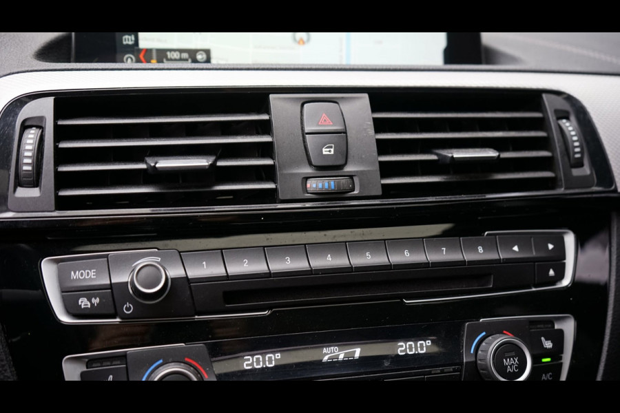 BMW 1-serie 118i M Sport Shadow Line AUTOMAAT|CRUISE|FULL LED|LEDER|NAVIGATIE|PANORAMA|STOELVERWARMING|TREKHAAK