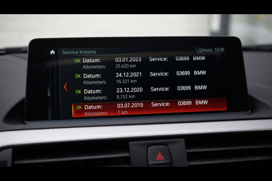 BMW 1-serie 118i M Sport Shadow Line AUTOMAAT|CRUISE|FULL LED|LEDER|NAVIGATIE|PANORAMA|STOELVERWARMING|TREKHAAK