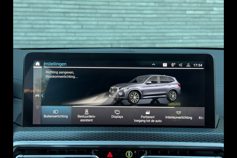 BMW X3 XDrive30e M Sport Pro 300pk PHEV SOH 99% Trekhaak| Pano | Memory | HUD | H&K | 20Inch