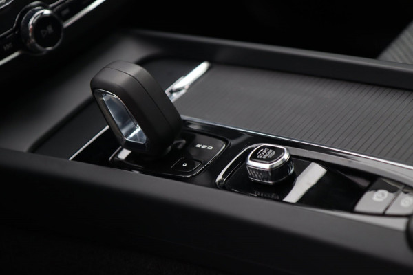 Volvo XC60 2.0 T6 Plug-in hybrid AWD Inscription / PANO / HUD / H&K / ACC / 360 / KEYLESS