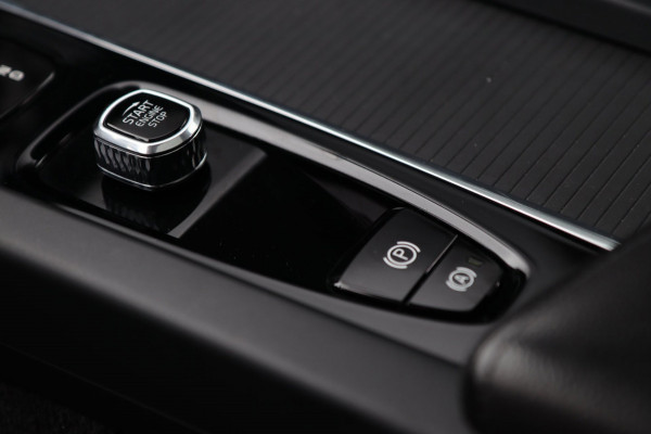 Volvo XC60 2.0 T6 Plug-in hybrid AWD Inscription / PANO / HUD / H&K / ACC / 360 / KEYLESS