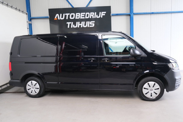 Volkswagen Transporter 2.0 TDI 150PK L2H1 28 Comfortline Automaat - Airco, Cruise, Navi, PDC, Camera, Carplay, Trekhaak.