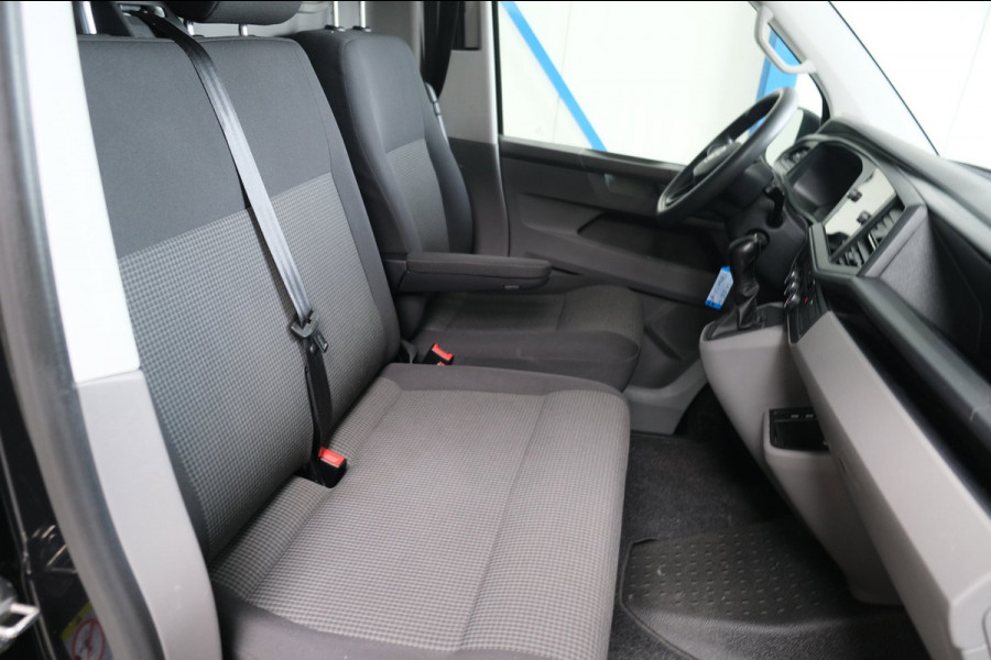 Volkswagen Transporter 2.0 TDI 150PK L2H1 28 Comfortline Automaat - Airco, Cruise, Navi, PDC, Camera, Carplay, Trekhaak.