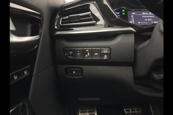 Kia Niro 1.6 GDi Hybrid ExecutiveLine (INCL-BTW) Aut. *PANO | LEATHER | FULL-LED | NAVI-FULLMAP | DIGI-COCKPIT | HEATED-COMFORTSEATS | CAMERA | DAB+ | KEYLESS | ECC | SHIFTPADDLES | ADAPTIVE-CRUISE | LANE-ASSIST | TOWBAR | 18"ALU