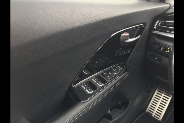 Kia Niro 1.6 GDi Hybrid ExecutiveLine (INCL-BTW) Aut. *PANO | LEATHER | FULL-LED | NAVI-FULLMAP | DIGI-COCKPIT | HEATED-COMFORTSEATS | CAMERA | DAB+ | KEYLESS | ECC | SHIFTPADDLES | ADAPTIVE-CRUISE | LANE-ASSIST | TOWBAR | 18"ALU