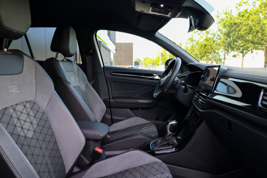 Volkswagen T-Roc 1.5 TSI R-Line Business | CAMERA | STOEL & STUURVERW | PDC V&A | 18'' | CARPLAY |