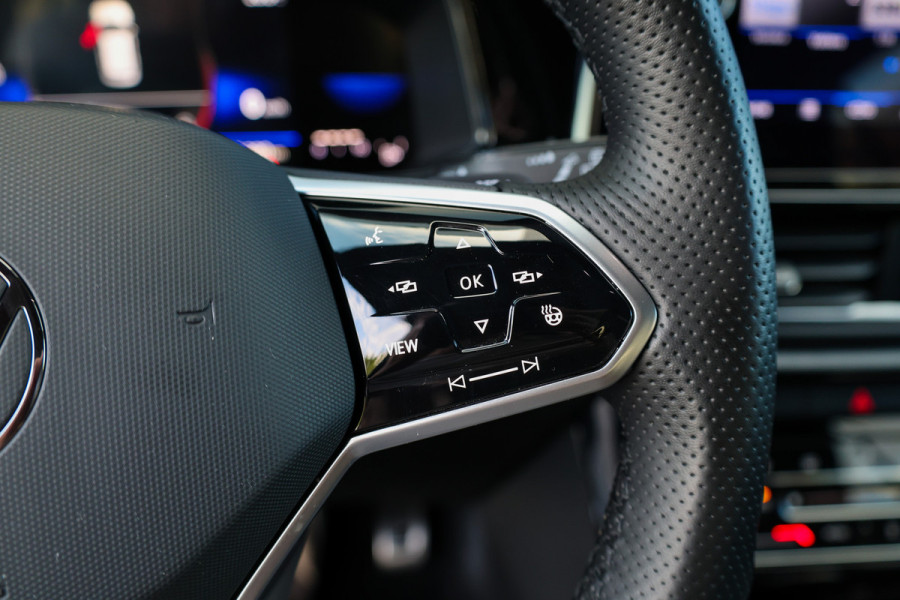 Volkswagen T-Roc 1.5 TSI R-Line Business | CAMERA | STOEL & STUURVERW | PDC V&A | 18'' | CARPLAY |