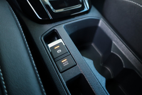 Volkswagen T-Roc 1.5 TSI R-Line Business | CAMERA | STOEL & STUURVERW | PDC V&A | 18'' | CARPLAY |