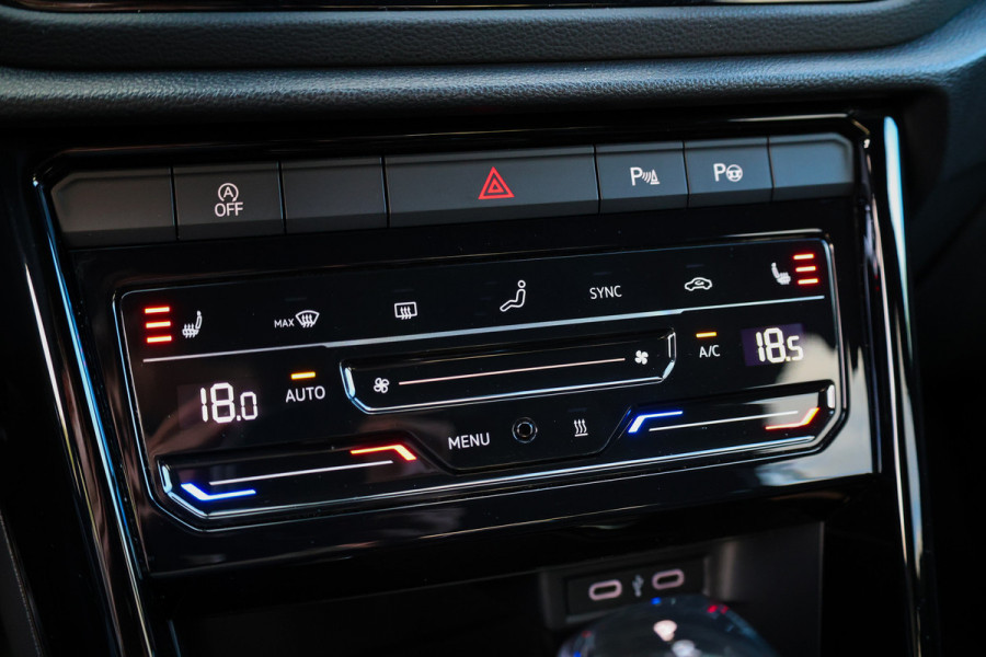 Volkswagen T-Roc 1.5 TSI R-Line Business | CAMERA | STOEL & STUURVERW | PDC V&A | 18'' | CARPLAY |