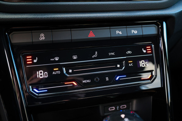 Volkswagen T-Roc 1.5 TSI R-Line Business | CAMERA | STOEL & STUURVERW | PDC V&A | 18'' | CARPLAY |