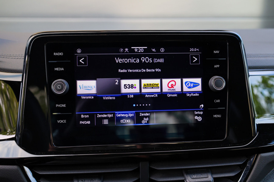 Volkswagen T-Roc 1.5 TSI R-Line Business | CAMERA | STOEL & STUURVERW | PDC V&A | 18'' | CARPLAY |