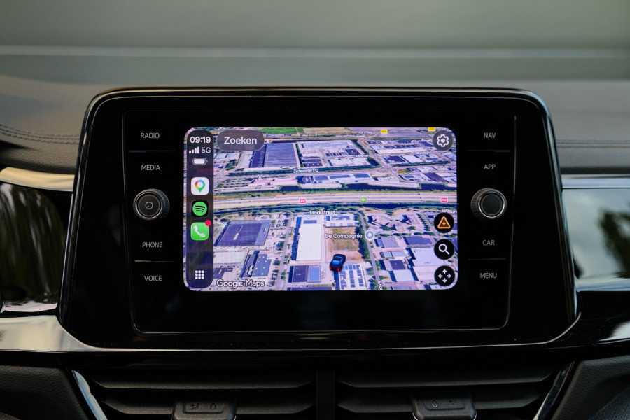 Volkswagen T-Roc 1.5 TSI R-Line Business | CAMERA | STOEL & STUURVERW | PDC V&A | 18'' | CARPLAY |