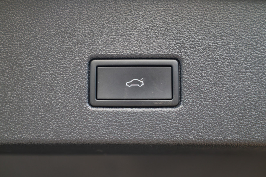 Volkswagen T-Roc 1.5 TSI R-Line Business | CAMERA | STOEL & STUURVERW | PDC V&A | 18'' | CARPLAY |