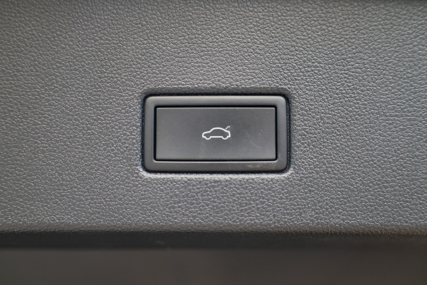 Volkswagen T-Roc 1.5 TSI R-Line Business | CAMERA | STOEL & STUURVERW | PDC V&A | 18'' | CARPLAY |