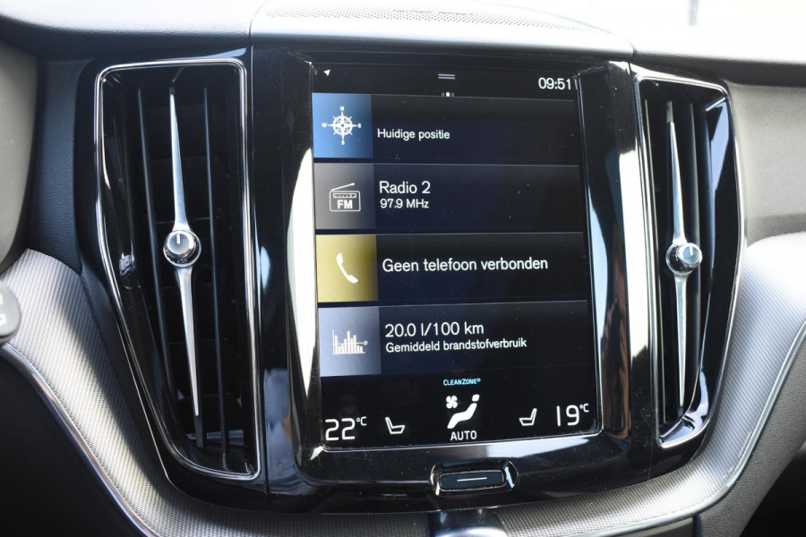 Volvo XC60 B4 197PK Automaat R-Design / Adaptive Cruise control / Elektrische stoelen / Best. stoel met geheugen / Elektrisch panorama schuif-/kanteldak / Stuurverwarming / Stoelverwarming / Achteruitrijcamera / Harman Kardon