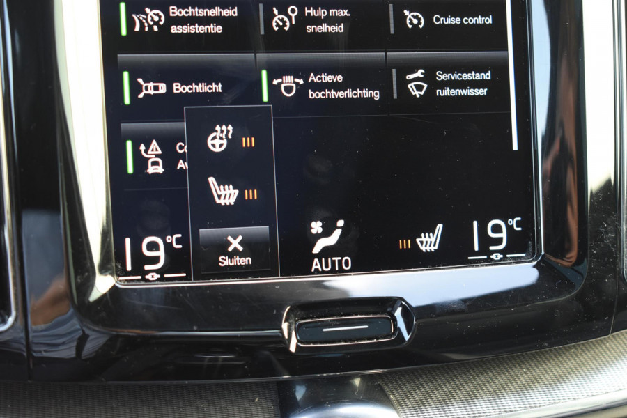 Volvo XC60 B4 197PK Automaat R-Design / Adaptive Cruise control / Elektrische stoelen / Best. stoel met geheugen / Elektrisch panorama schuif-/kanteldak / Stuurverwarming / Stoelverwarming / Achteruitrijcamera / Harman Kardon