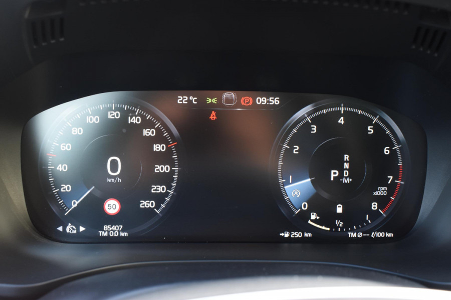 Volvo XC60 B4 197PK Automaat R-Design / Adaptive Cruise control / Elektrische stoelen / Best. stoel met geheugen / Elektrisch panorama schuif-/kanteldak / Stuurverwarming / Stoelverwarming / Achteruitrijcamera / Harman Kardon