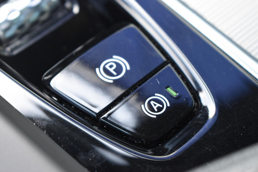 Volvo XC60 B4 197PK Automaat R-Design / Adaptive Cruise control / Elektrische stoelen / Best. stoel met geheugen / Elektrisch panorama schuif-/kanteldak / Stuurverwarming / Stoelverwarming / Achteruitrijcamera / Harman Kardon