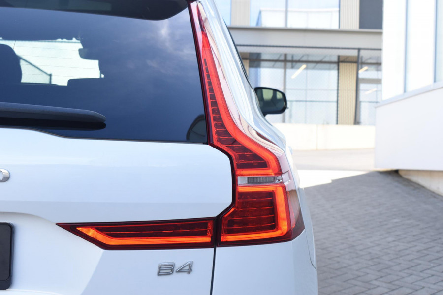 Volvo XC60 B4 197PK Automaat R-Design / Adaptive Cruise control / Elektrische stoelen / Best. stoel met geheugen / Elektrisch panorama schuif-/kanteldak / Stuurverwarming / Stoelverwarming / Achteruitrijcamera / Harman Kardon