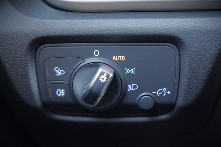 Audi A3 Sportback 35 TFSI CoD Design Pro Line Plus S-Line | Panoramadak | Stoelverwarming | Adaptive Cruise Control | Navigatie | Camera | Parkeersensoren | Climate Control |