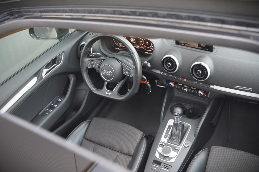 Audi A3 Sportback 35 TFSI CoD Design Pro Line Plus S-Line | Panoramadak | Stoelverwarming | Adaptive Cruise Control | Navigatie | Camera | Parkeersensoren | Climate Control |