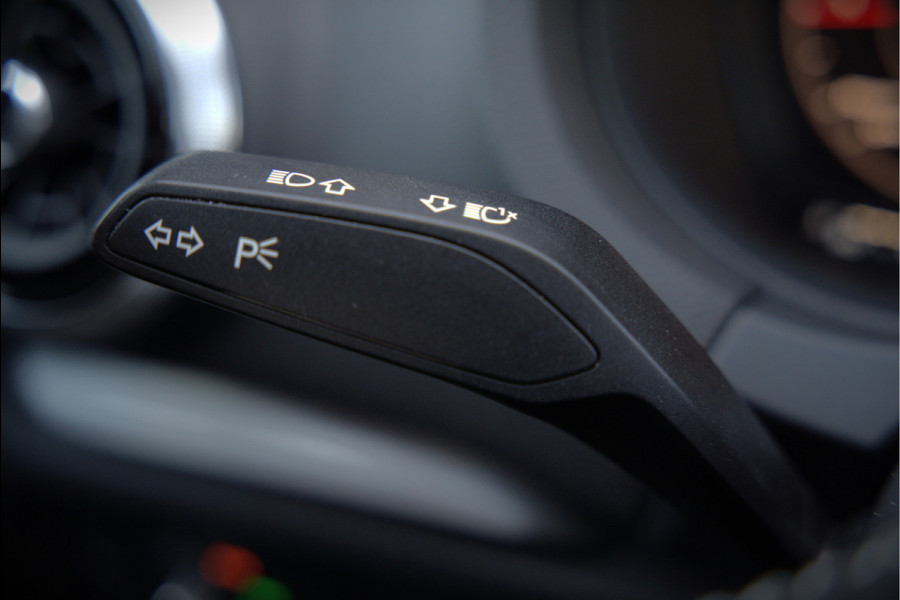 Audi A3 Sportback 35 TFSI CoD Design Pro Line Plus S-Line | Panoramadak | Stoelverwarming | Adaptive Cruise Control | Navigatie | Camera | Parkeersensoren | Climate Control |