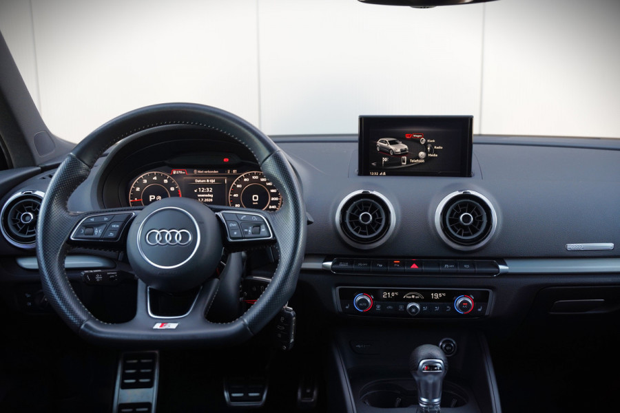 Audi A3 Sportback 35 TFSI CoD Design Pro Line Plus S-Line | Panoramadak | Stoelverwarming | Adaptive Cruise Control | Navigatie | Camera | Parkeersensoren | Climate Control |