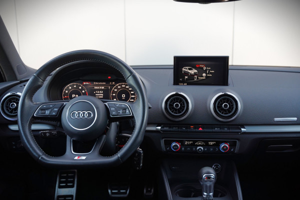 Audi A3 Sportback 35 TFSI CoD Design Pro Line Plus S-Line | Panoramadak | Stoelverwarming | Adaptive Cruise Control | Navigatie | Camera | Parkeersensoren | Climate Control |