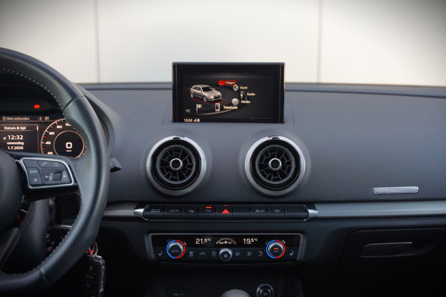 Audi A3 Sportback 35 TFSI CoD Design Pro Line Plus S-Line | Panoramadak | Stoelverwarming | Adaptive Cruise Control | Navigatie | Camera | Parkeersensoren | Climate Control |