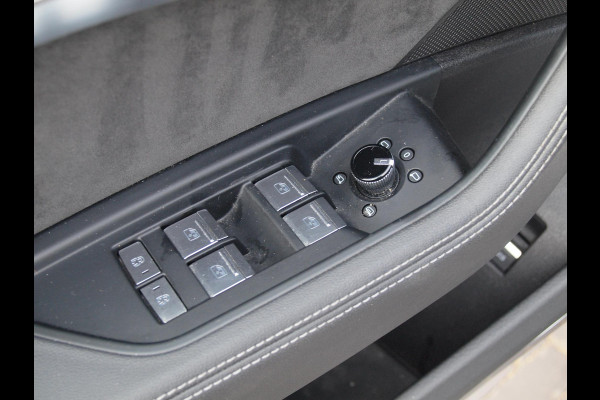 Audi e-tron Sportback 55 quattro S edition 95 kWh | Panoramadak | Camera | Sfeerverlichting | Bang & Olufsen | 22 inch |