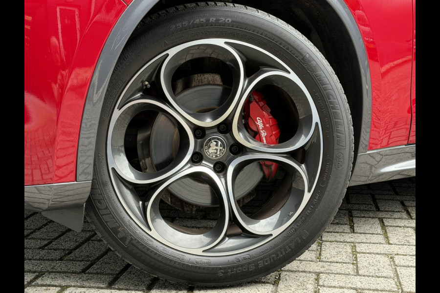 Alfa Romeo Stelvio 2.0 T AWD Ti | Stoel/Stuurverwarming | 20" Velgen | Camera