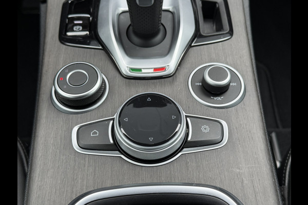 Alfa Romeo Stelvio 2.0 T AWD Ti | Stoel/Stuurverwarming | 20" Velgen | Camera