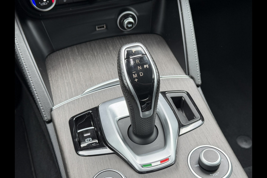 Alfa Romeo Stelvio 2.0 T AWD Ti | Stoel/Stuurverwarming | 20" Velgen | Camera