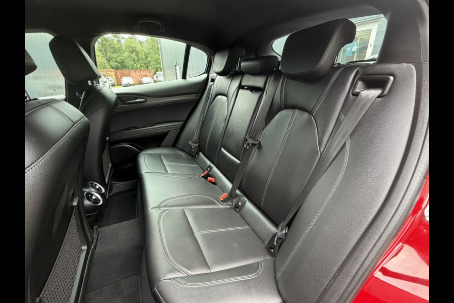 Alfa Romeo Stelvio 2.0 T AWD Ti | Stoel/Stuurverwarming | 20" Velgen | Camera
