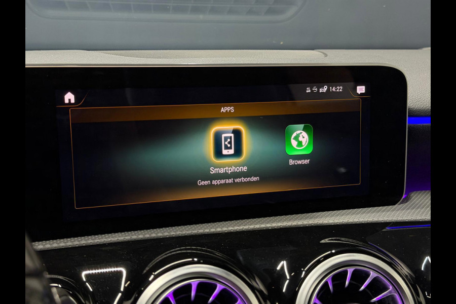 Mercedes-Benz A-Klasse 180 Business Solution AMG NAP Pano Sfeer Camera Dodehoek